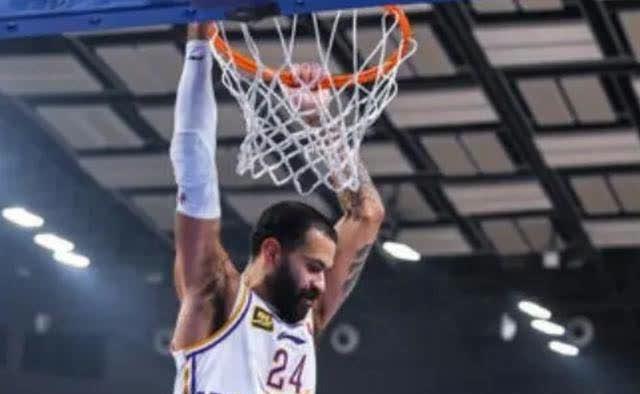 包含清晨密尔沃基雄鹿状态回暖——CBA常规赛节点到来，震撼外界，身体对抗强度拉满的词条