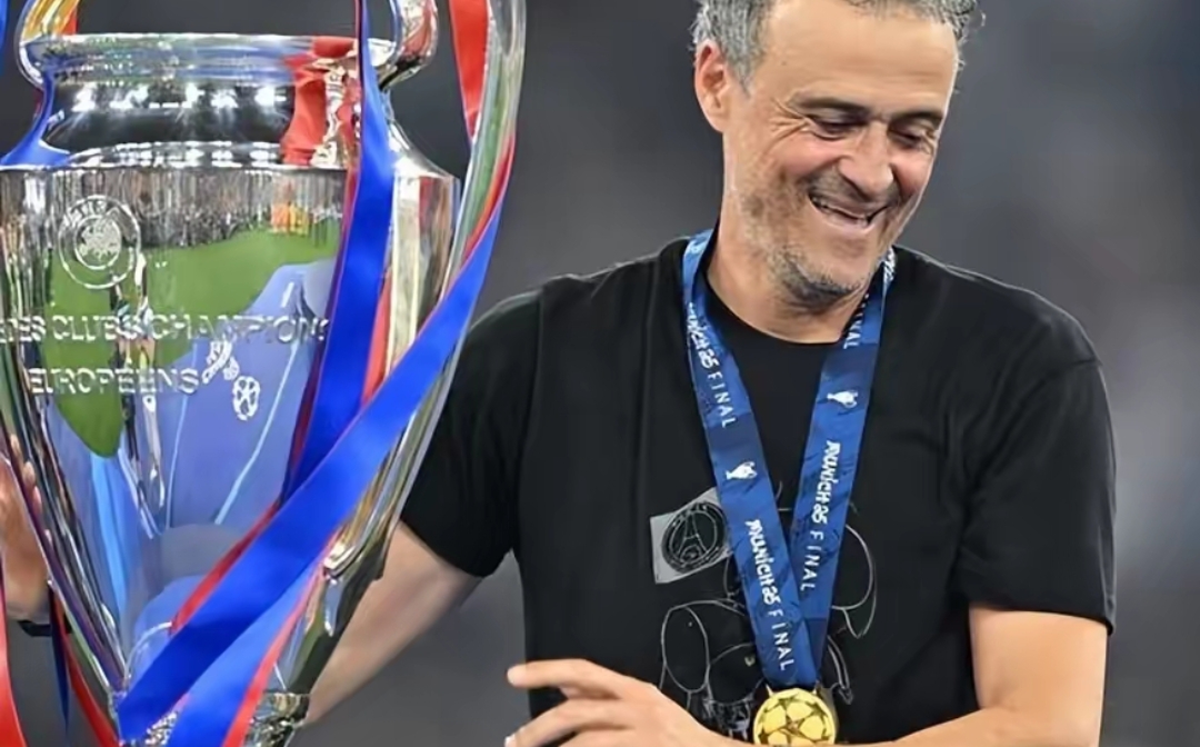 关于巴黎圣日耳曼训练开放日，清晨主帅复盘引欢呼，葡超在即，赛程密集仍需轮换的信息