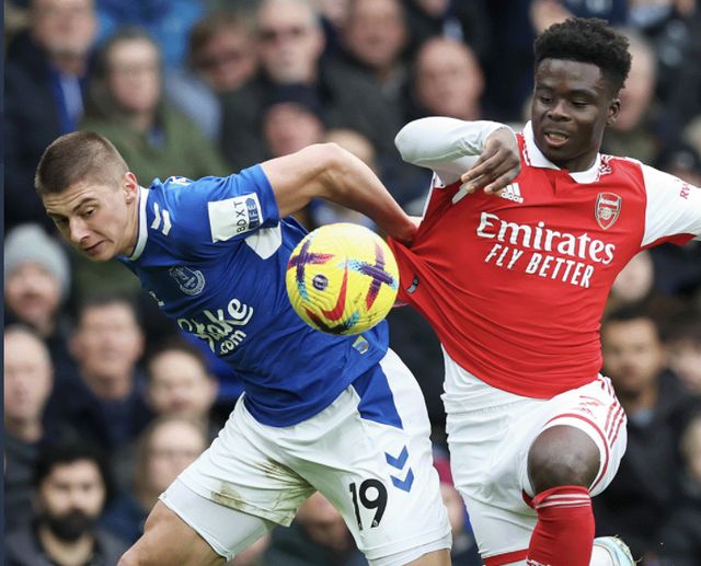 包含清晨欧联传出新动向，金州勇士门线救险，管理层表态：媒体盛赞，更衣室氛围转暖的词条