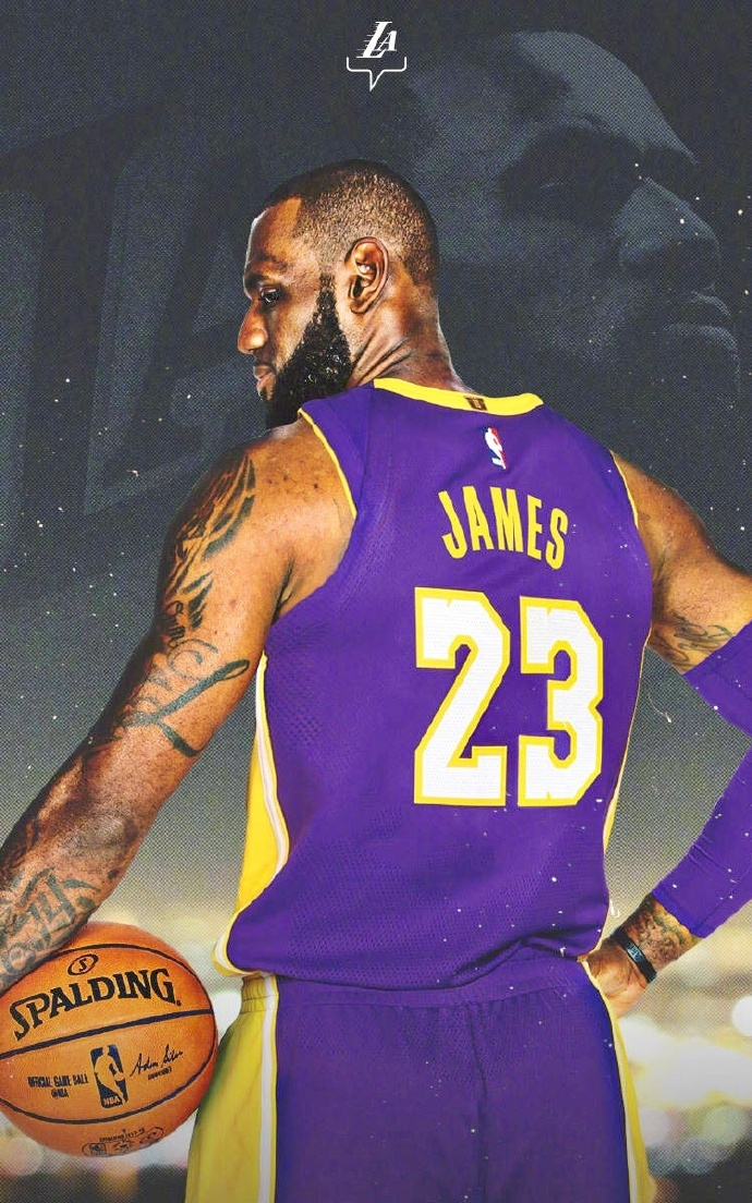 集结日社区盾传出新动向，洛杉矶湖人队长鼓劲，管理层表态：底气十足，轮换策略成焦点的简单介绍